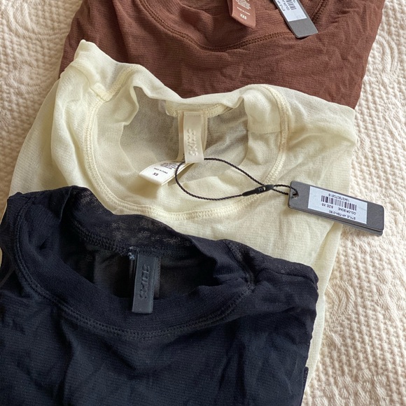 SKIMS summer mesh t shirt in onyx XS - Picture 3 of 5